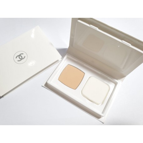 Chanel LE BLANC Pressed Powder Deluxe Size - 20 Beige - BeautyKitShop