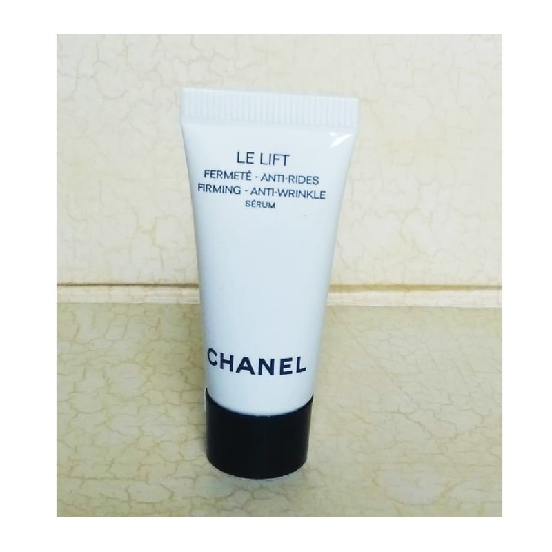 CHANEL LE LIFT SERUM Smooths Firms Botanical Alfalfa Concentrate