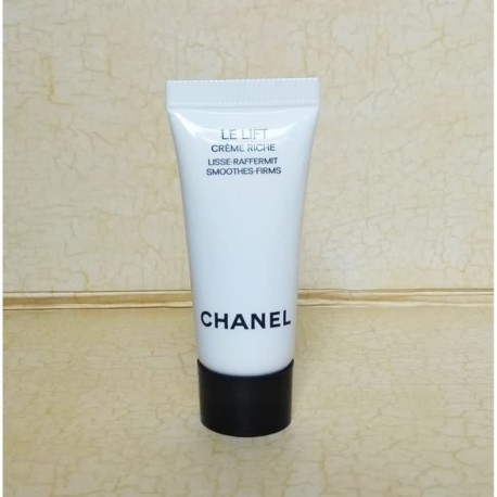 Chanel Le Lift Reichhaltige Creme, 50 ml : : Kosmetik