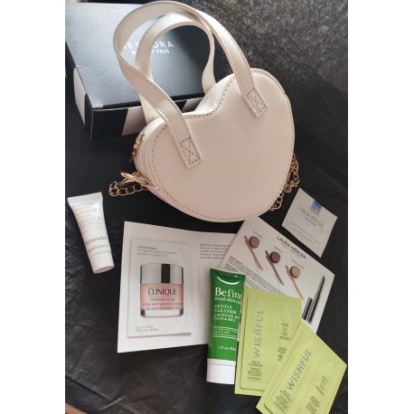 Sephora White heart shaped bag with gold chain (crossbody)