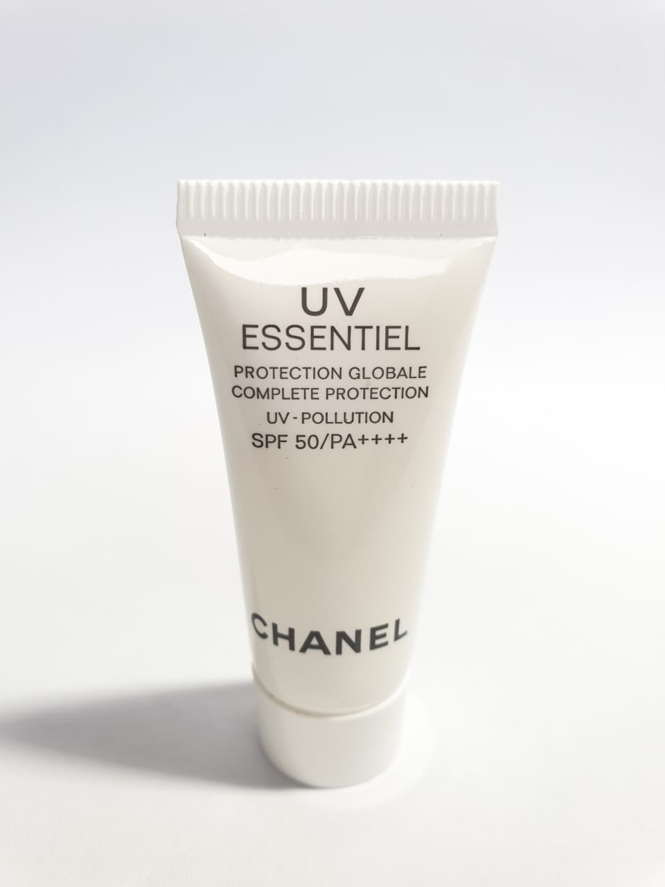 Chanel UV ESSENTIEL COMPLETE PROTECTION UV – POLLUTION SPF 50/PA++++ Travel  Size - BeautyKitShop